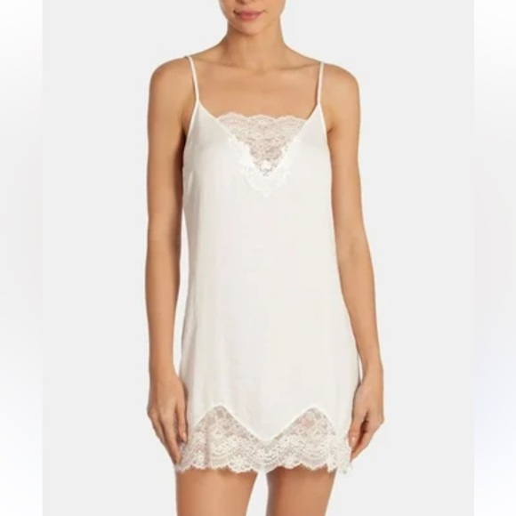 Linea Donatella Other - Linea Donatella
Women Satin Lace, Trim Chemise Nightgown, Ivory
Large‎